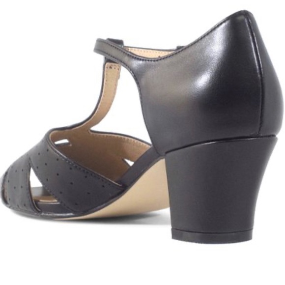 Black leather, chunky heel, peep toe T-strap pump. Pin-up 50’s style dance heel - Picture 16 of 16